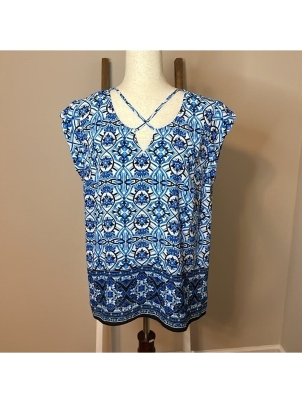 The Limited Blue White and Black Patterned Cap Sleeve Top Size Large NWT